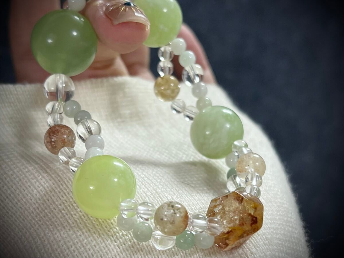 Chinese Specialty green coloured crystals-xiuyu