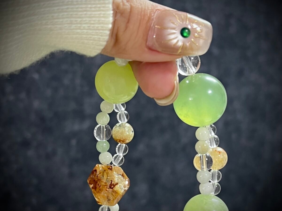 Chinese Specialty green coloured crystals-xiuyu